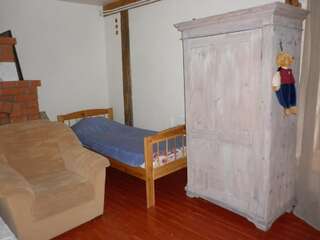 Отели типа «постель и завтрак» Kuldkaru Manor Valaste Трехместный номер с общей ванной комнатой-6