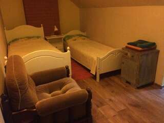 Отели типа «постель и завтрак» Kuldkaru Manor Valaste Двухместный номер с 2 отдельными кроватями и общей ванной комнатой-27
